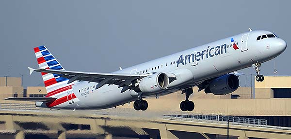 American Airbus A321-211 N180US, Phoenix Sky Harbor, December 22, 2014